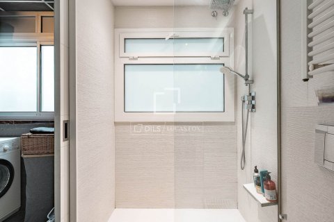 Apartamento de 4 dormitorios en venta en Barcelona, Cataluña, Spain № 8489 - foto 25