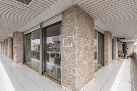 Apartamento de 4 dormitorios en venta en Barcelona, Cataluña, Spain № 8489 - foto 13