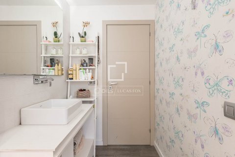 Apartamento de 4 dormitorios en venta en Barcelona, Cataluña, Spain № 8489 - foto 26