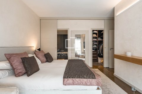 Apartamento de 4 dormitorios en venta en Barcelona, Cataluña, Spain № 8489 - foto 27