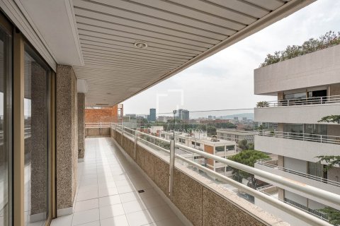 Apartamento de 4 dormitorios en venta en Barcelona, Cataluña, Spain № 8489 - foto 15