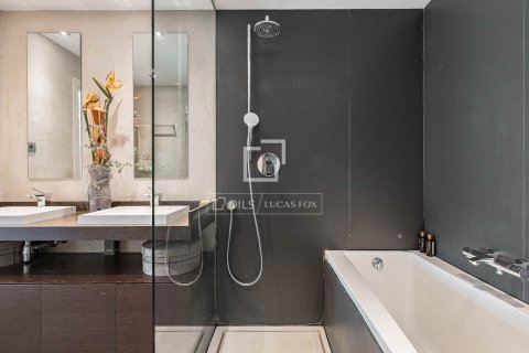 Apartamento de 4 dormitorios en venta en Barcelona, Cataluña, Spain № 8489 - foto 30