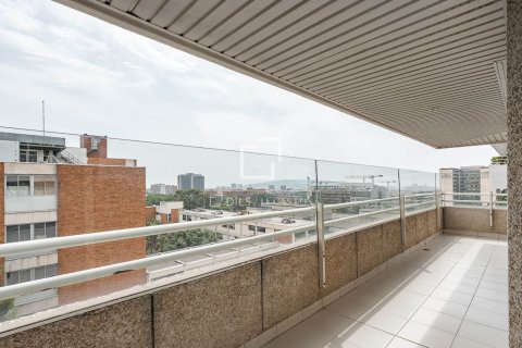 Apartamento de 4 dormitorios en venta en Barcelona, Cataluña, Spain № 8489 - foto 9