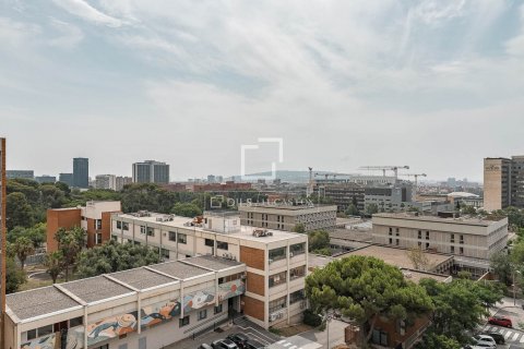 Apartamento de 4 dormitorios en venta en Barcelona, Cataluña, Spain № 8489 - foto 11
