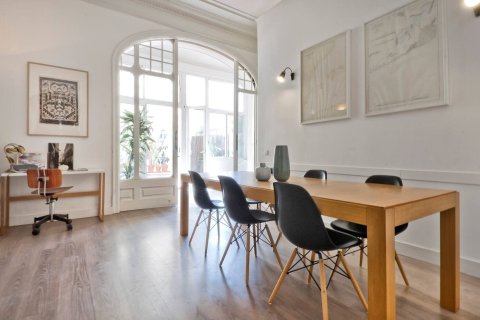 Apartamento de 4 dormitorios en venta en Barcelona, Cataluña, Spain № 1628 - foto 13