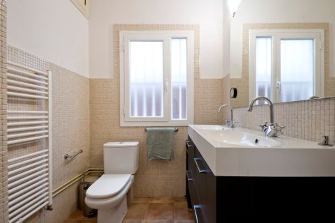 Apartamento de 4 dormitorios en venta en Barcelona, Cataluña, Spain № 1628 - foto 20