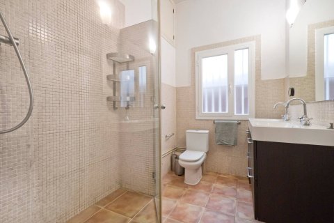 Apartamento de 4 dormitorios en venta en Barcelona, Cataluña, Spain № 1628 - foto 22