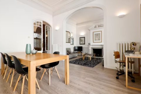 Apartamento de 4 dormitorios en venta en Barcelona, Cataluña, Spain № 1628
