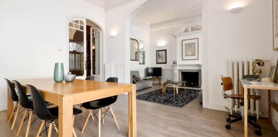 Apartamento de 4 dormitorios en venta en Barcelona, Cataluña, Spain № 1628
