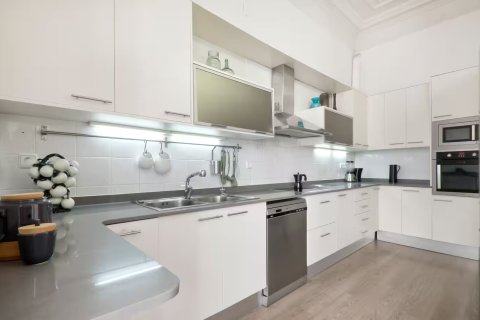 Apartamento de 4 dormitorios en venta en Barcelona, Cataluña, Spain № 1628 - foto 21