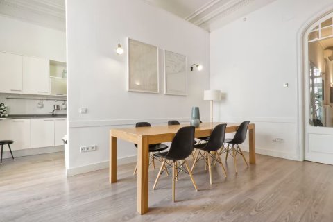Apartamento de 4 dormitorios en venta en Barcelona, Cataluña, Spain № 1628 - foto 15