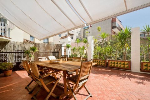 Apartamento de 4 dormitorios en venta en Barcelona, Cataluña, Spain № 1628 - foto 4