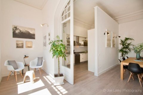 Apartamento de 4 dormitorios en venta en Barcelona, Cataluña, Spain № 1628 - foto 23