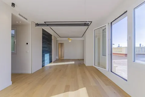 Apartamento de 4 dormitorios en venta en Barcelona, Cataluña, Spain № 1630 - foto 17