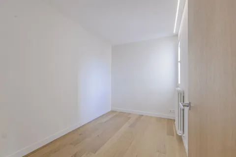 Apartamento de 4 dormitorios en venta en Barcelona, Cataluña, Spain № 1630 - foto 23
