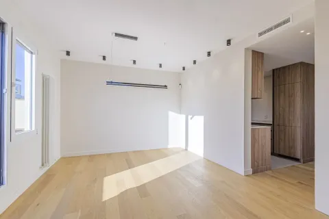 Apartamento de 4 dormitorios en venta en Barcelona, Cataluña, Spain № 1630 - foto 10