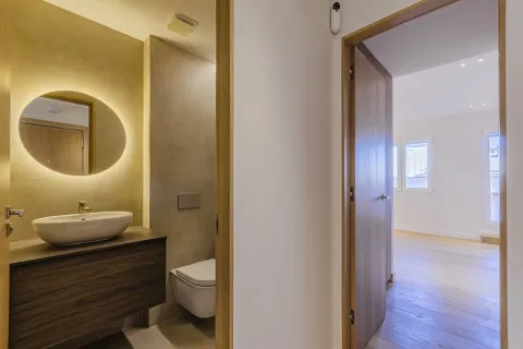 Apartamento de 4 dormitorios en venta en Barcelona, Cataluña, Spain № 1630 - foto 13