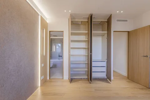 Apartamento de 4 dormitorios en venta en Barcelona, Cataluña, Spain № 1630 - foto 19