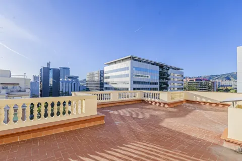 Apartamento de 4 dormitorios en venta en Barcelona, Cataluña, Spain № 1630
