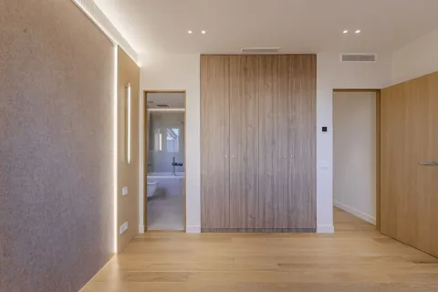 Apartamento de 4 dormitorios en venta en Barcelona, Cataluña, Spain № 1630 - foto 12