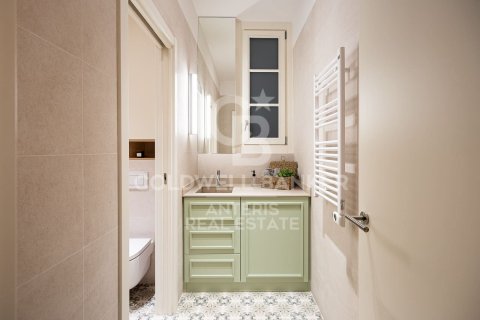 Apartamento de 2 dormitorios en venta en Barcelona, Cataluña, Spain № 5291 - foto 15