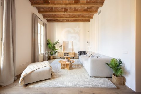 Apartamento de 2 dormitorios en venta en Barcelona, Cataluña, Spain № 5291 - foto 2