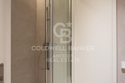 Apartamento de 2 dormitorios en venta en Barcelona, Cataluña, Spain № 5291 - foto 17