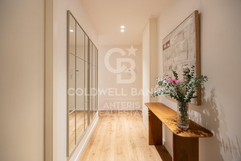 Apartamento de 2 dormitorios en venta en Barcelona, Cataluña, Spain № 5291 - foto 14