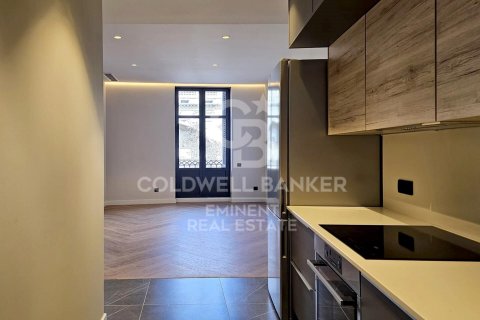 Apartamento de 2 dormitorios en venta en Barcelona, Cataluña, Spain № 5290 - foto 3