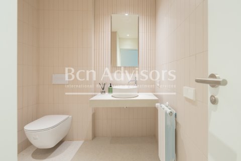 Apartamento de 2 dormitorios en venta en Barcelona, Cataluña, Spain № 2883 - foto 28