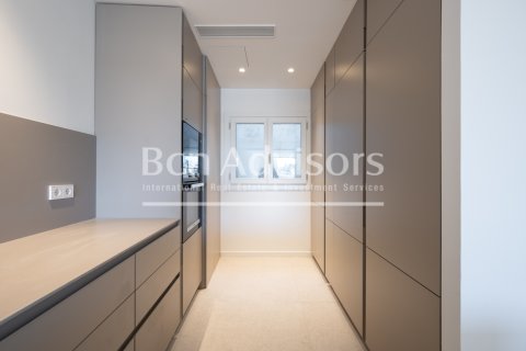 Ático de 2 dormitorios en venta en Barcelona, Cataluña, Spain № 2879 - foto 14