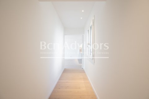 Ático de 2 dormitorios en venta en Barcelona, Cataluña, Spain № 2879 - foto 17