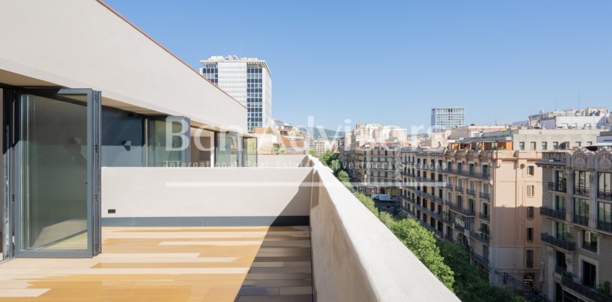 Ático de 2 dormitorios en venta en Barcelona, Cataluña, Spain № 2879