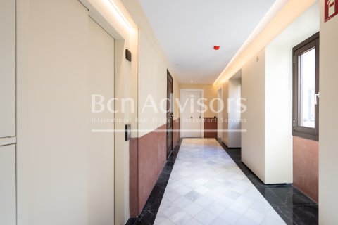 Ático de 2 dormitorios en venta en Barcelona, Cataluña, Spain № 2879 - foto 28