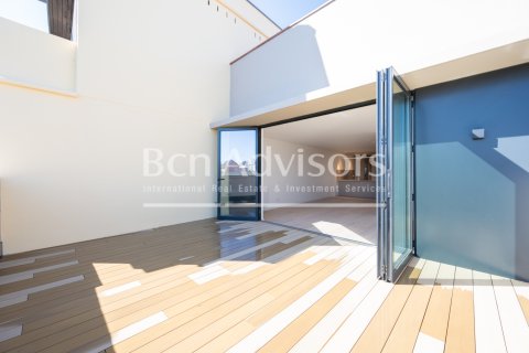 Ático de 2 dormitorios en venta en Barcelona, Cataluña, Spain № 2879 - foto 6