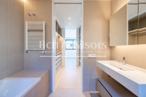 Ático de 2 dormitorios en venta en Barcelona, Cataluña, Spain № 2879 - foto 22