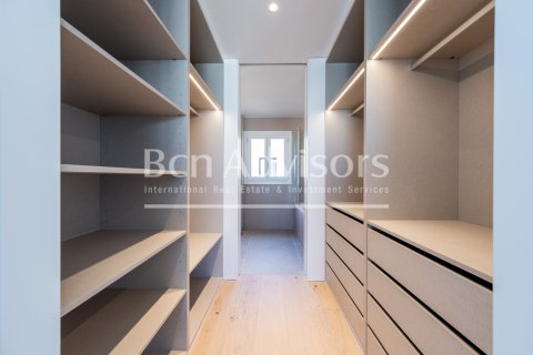 Ático de 2 dormitorios en venta en Barcelona, Cataluña, Spain № 2879 - foto 20