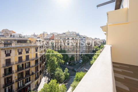 Ático de 2 dormitorios en venta en Barcelona, Cataluña, Spain № 2879 - foto 5