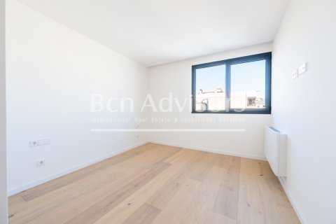 Ático de 2 dormitorios en venta en Barcelona, Cataluña, Spain № 2879 - foto 24