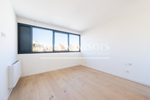Ático de 2 dormitorios en venta en Barcelona, Cataluña, Spain № 2879 - foto 18