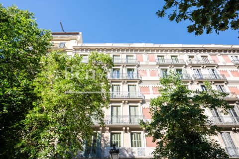 Ático de 2 dormitorios en venta en Barcelona, Cataluña, Spain № 2879 - foto 29