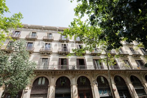 Ático de 2 dormitorios en venta en Barcelona, Cataluña, Spain № 2882 - foto 19
