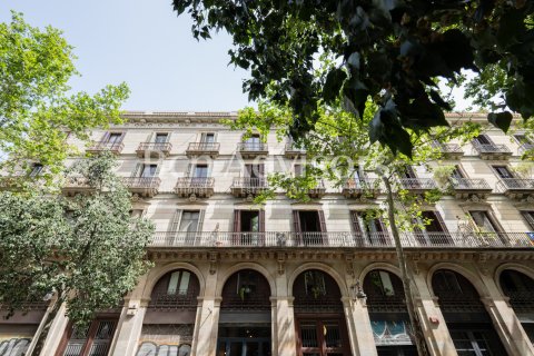 Ático de 2 dormitorios en venta en Barcelona, Cataluña, Spain № 2882 - foto 18