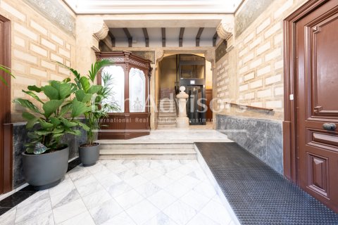 Ático de 2 dormitorios en venta en Barcelona, Cataluña, Spain № 2882 - foto 17