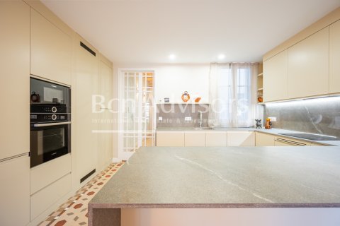 Apartamento de 3 dormitorios en venta en Barcelona, Cataluña, Spain № 2881 - foto 14