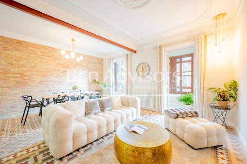 Apartamento de 3 dormitorios en venta en Barcelona, Cataluña, Spain № 2881 - foto 2