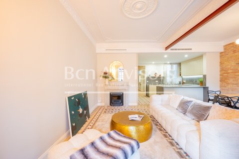 Apartamento de 3 dormitorios en venta en Barcelona, Cataluña, Spain № 2881 - foto 10