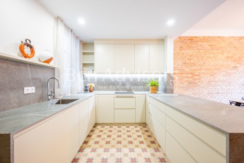 Apartamento de 3 dormitorios en venta en Barcelona, Cataluña, Spain № 2881 - foto 15