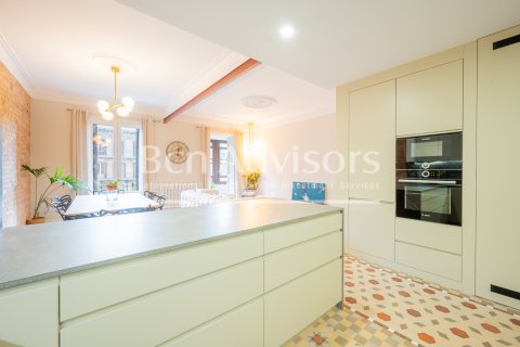 Apartamento de 3 dormitorios en venta en Barcelona, Cataluña, Spain № 2881 - foto 16