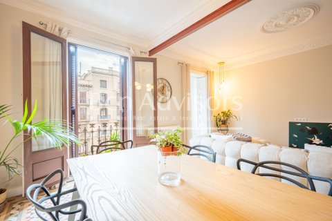 Apartamento de 3 dormitorios en venta en Barcelona, Cataluña, Spain № 2881 - foto 3